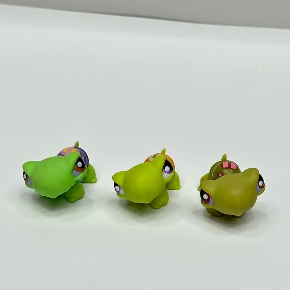 Littlest Pet Shop Green Turtle Trio with Purple, Orange & Pink Shells - Picture 2 of 4